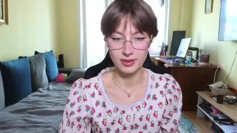 Snapshot of elsaangel chatting on April 18, 7:23 am elsaangel online show from April 18, 7:23 am
