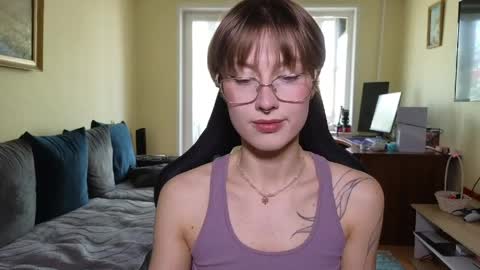 Snapshot of elsaangel chatting on May 8, 6:41 am elsaangel online show from May 8, 6:41 am