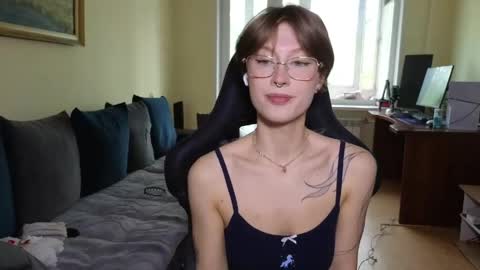 Snapshot of elsaangel chatting on May 16, 6:54 am elsaangel online show from May 16, 6:54 am