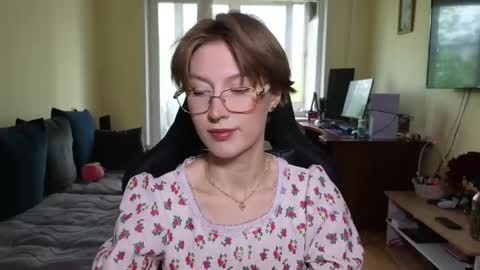 Snapshot of elsaangel chatting on May 17, 3:04 am elsaangel online show from May 17, 3:04 am