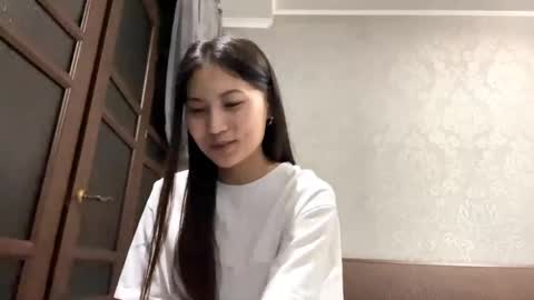 Mia online show from April 6, 6:42 pm