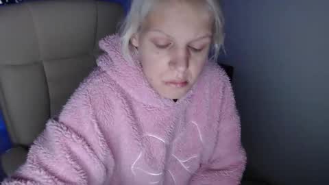 elssa_rush online show from December 3, 8:00 am