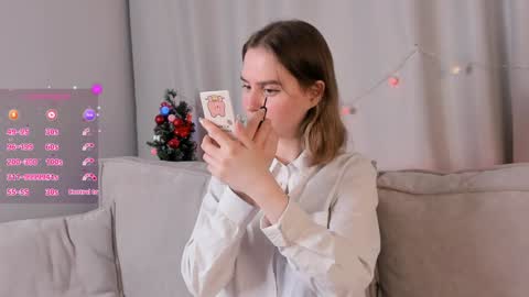 Snapshot of elvahance chatting on December 16, 11:12 am Maria online show from December 16, 11:12 am