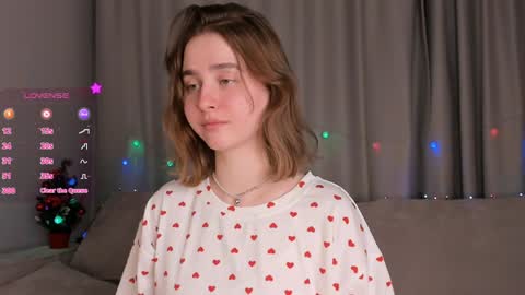 Snapshot of elvahance chatting on December 21, 11:33 am Maria online show from December 21, 11:33 am