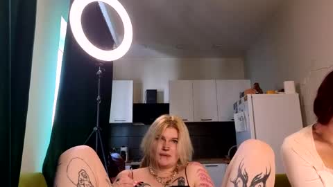 Snapshot of elvenmilk chatting on June 6, 7:57 am Ciri online show from June 6, 7:57 am