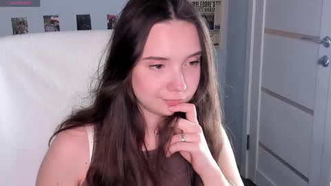 Elvienne online show from May 23, 4:39 am