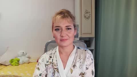 Elvira online show from December 2, 11:23 am