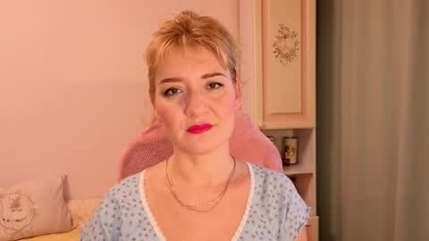 Elvira online show from November 20, 10:59 am