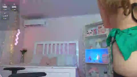 Snapshot of ely_cherry18 chatting on March 18, 12:58 am Ely online show from March 18, 12:58 am