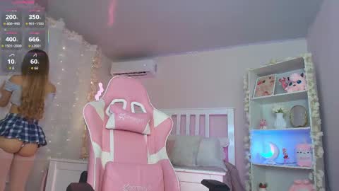 Snapshot of ely_cherry18 chatting on April 16, 12:22 am Ely online show from April 16, 12:22 am