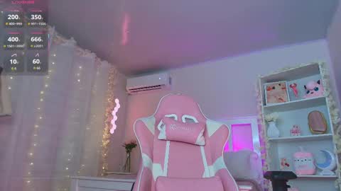 Snapshot of ely_cherry18 chatting on May 27, 1:24 am Ely online show from May 27, 1:24 am