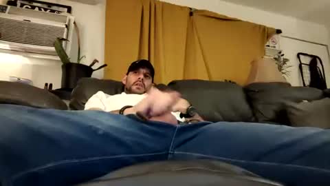 Snapshot of elyb495 chatting on February 16, 2:51 am elyb495 online show from February 16, 2:51 am