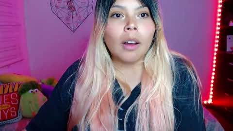 Snapshot of elymoon chatting on February 20, 1:24 am Ely online show from February 20, 1:24 am