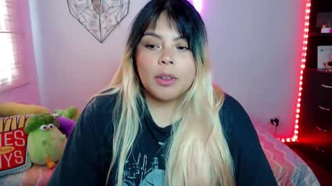 Snapshot of elymoon chatting on March 4, 7:53 pm Ely online show from March 4, 7:53 pm