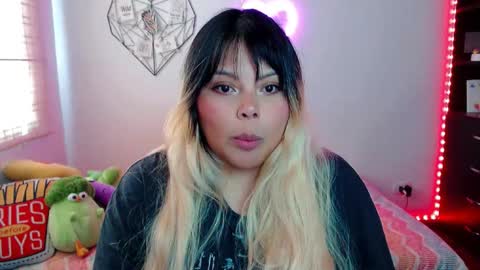 Snapshot of elymoon chatting on March 7, 7:33 pm Ely online show from March 7, 7:33 pm