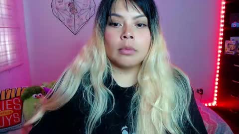 Snapshot of elymoon chatting on March 16, 10:47 pm Ely online show from March 16, 10:47 pm