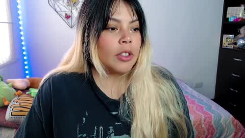 Snapshot of elymoon chatting on March 31, 10:21 pm Ely online show from March 31, 10:21 pm