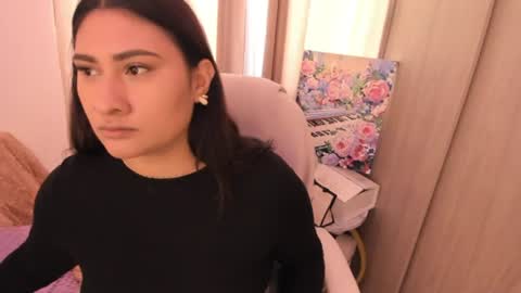 Snapshot of elyross_ chatting on June 9, 9:37 pm Ross online show from June 9, 9:37 pm