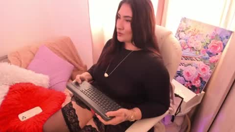 Snapshot of elyross_ chatting on June 25, 7:51 pm Ross online show from June 25, 7:51 pm