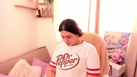 Snapshot of elyross_ chatting on July 11, 7:27 pm Ross online show from July 11, 7:27 pm