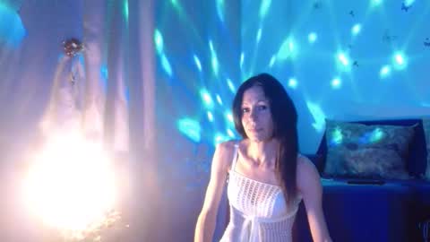 Elisa online show from November 10, 6:29 pm