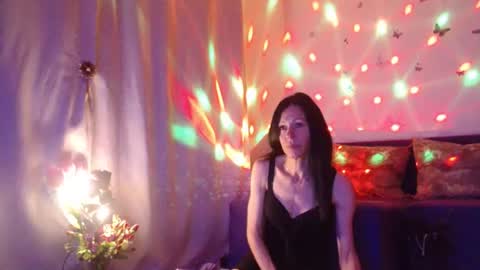Elisa online show from July 9, 6:45 pm