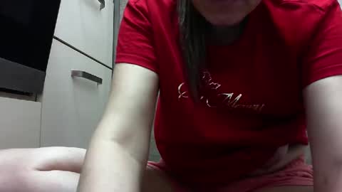 Snapshot of elyseblue chatting on December 29, 10:01 am elyseblue online show from December 29, 10:01 am