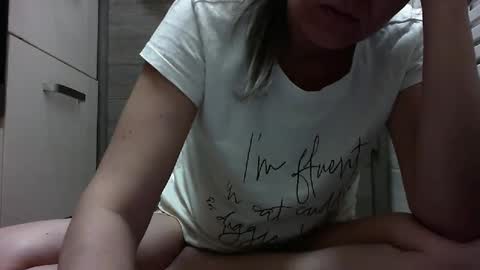 Snapshot of elyseblue chatting on January 9, 3:55 pm elyseblue online show from January 9, 3:55 pm
