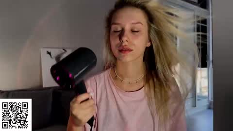 Elysia online show from November 26, 5:30 am