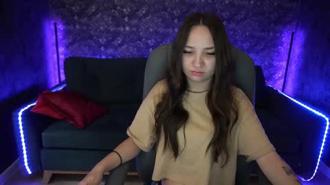 Snapshot of elyslunar_ chatting on December 26, 7:03 am Call me Elis online show from December 26, 7:03 am