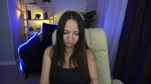 Snapshot of elyslunar_ chatting on February 2, 2:48 am Call me Elis online show from February 2, 2:48 am