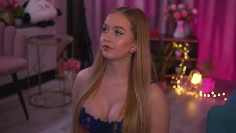 Elyssa online show from November 18, 7:29 pm