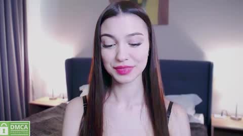 Snapshot of elza_rose chatting on April 16, 9:43 am elza_rose online show from April 16, 9:43 am