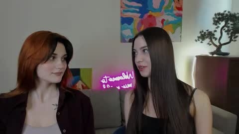 Snapshot of elza_rose chatting on May 21, 9:38 am elza_rose online show from May 21, 9:38 am