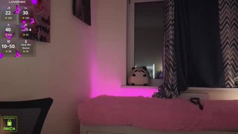 Snapshot of em1l1a chatting on October 13, 8:09 pm Em1l1a online show from October 13, 8:09 pm