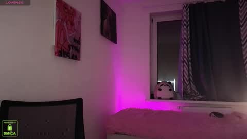 Snapshot of em1l1a chatting on October 16, 8:21 pm Em1l1a online show from October 16, 8:21 pm