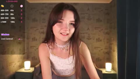 Snapshot of em1ly_e chatting on November 24, 8:19 pm Emily online show from November 24, 8:19 pm