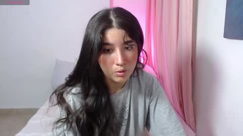 Snapshot of em_aa1 chatting on January 22, 8:07 am A N D R E A online show from January 22, 8:07 am