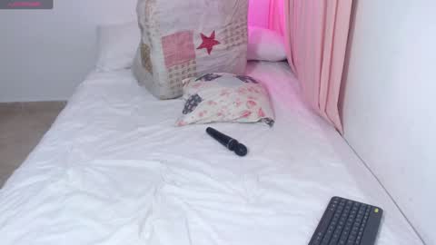 Snapshot of em_aa1 chatting on February 4, 10:02 pm A N D R E A online show from February 4, 10:02 pm
