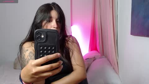 Snapshot of em_aa1 chatting on February 9, 4:14 am A N D R E A online show from February 9, 4:14 am