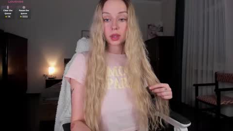 Emilie online show from November 7, 3:34 pm