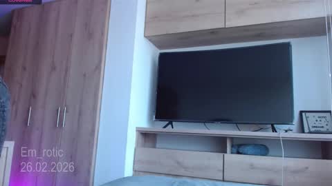 Snapshot of em_rotic chatting on February 26, 7:24 pm Emilia online show from February 26, 7:24 pm