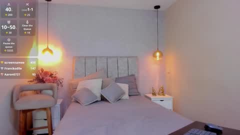 Snapshot of ema__wolf chatting on March 17, 1:43 am Emma online show from March 17, 1:43 am