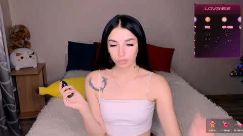 Snapshot of ema_grasie chatting on December 16, 1:43 pm ema_grasie online show from December 16, 1:43 pm