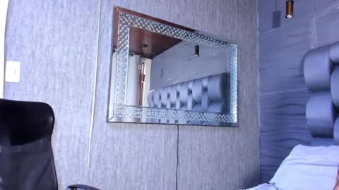 Snapshot of ema_grey1 chatting on October 29, 5:47 pm ema_grey1 online show from October 29, 5:47 pm