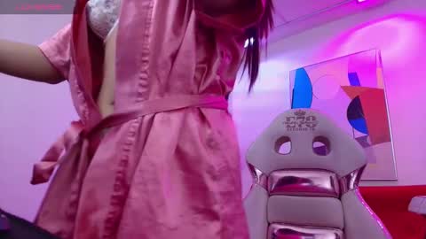 Ema louisx  online show from October 19, 12:39 pm