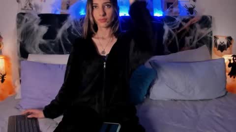 Snapshot of ema_porcaroli chatting on October 20, 8:53 pm Ema online show from October 20, 8:53 pm