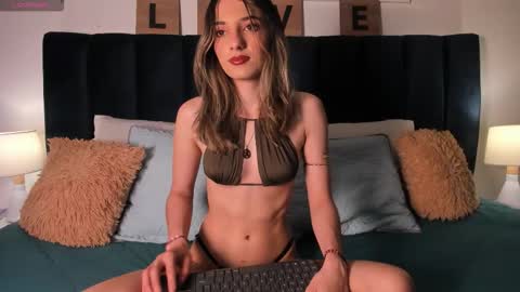 Snapshot of ema_porcaroli chatting on November 26, 8:10 pm Ema online show from November 26, 8:10 pm