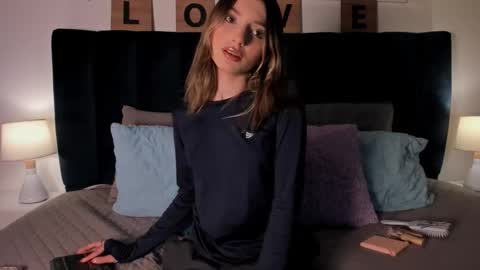 Ema online show from December 17, 2:56 pm