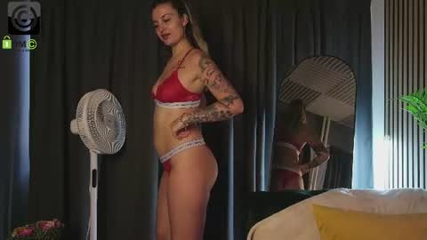 Snapshot of ema_reese chatting on June 27, 4:39 am Ema Reese online show from June 27, 4:39 am
